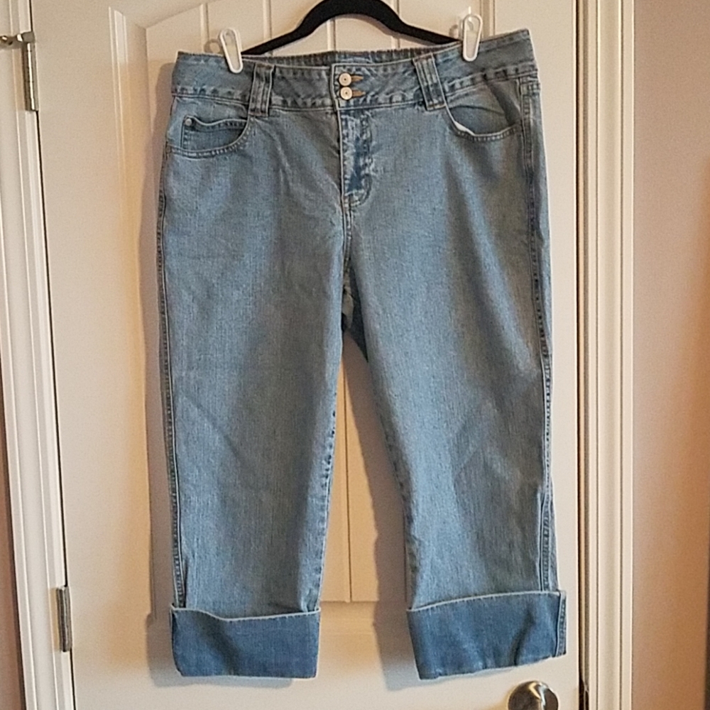 Faded denim cuffed cropped jeans size 18